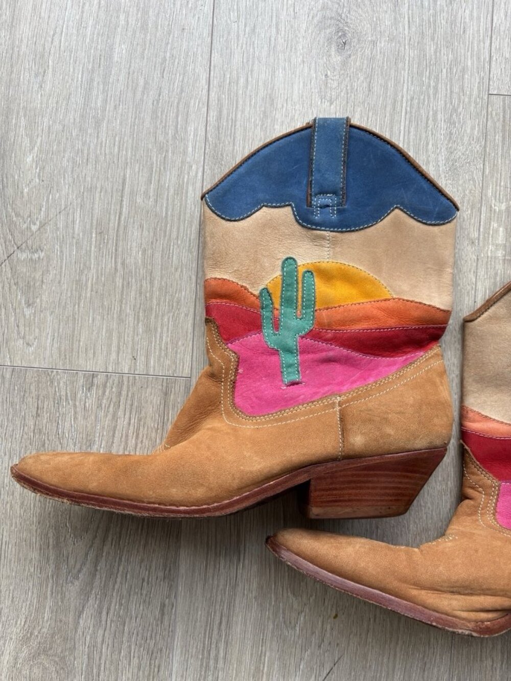 Festival Boho Short Boots Booties Suede Cowgirl Desert Rainbow Sz 9 Circles - Picture 6 of 16